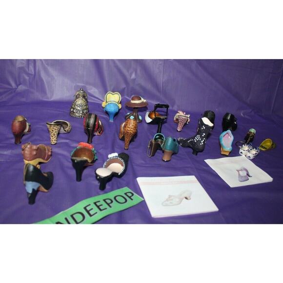 22 Piece Nostalgia And Other Miniature Shoe Figurines Dress Form And Hat - Picture 6 of 11